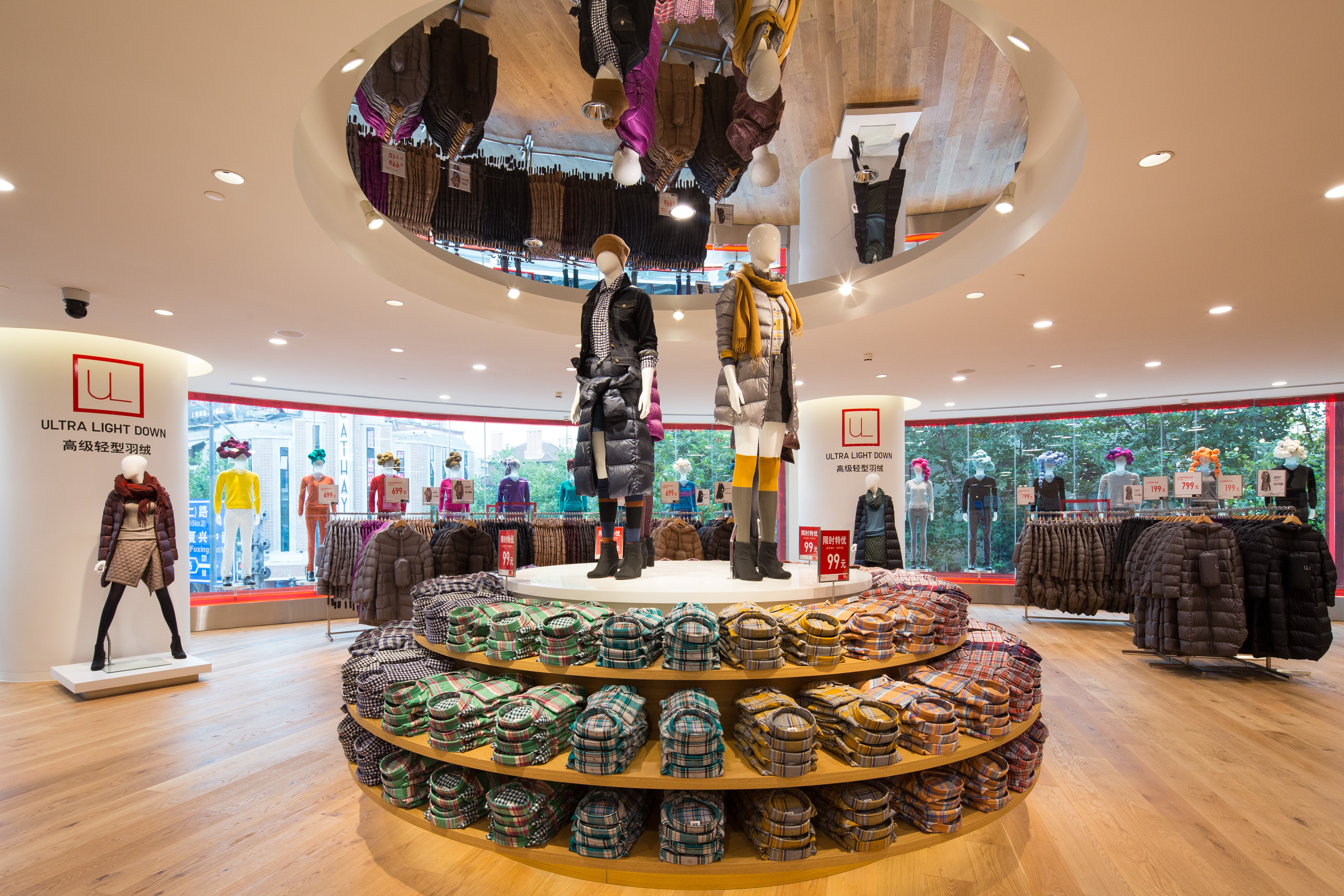 Uniqlo estudia abrir su primera tienda en Espa a antes de verano y