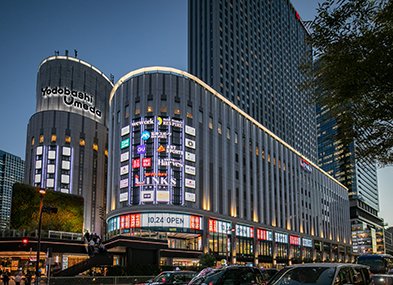 UNIQLO UMEDA (global flagship store)