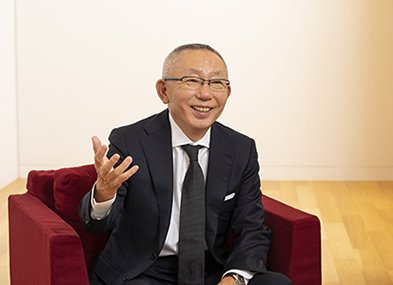 （株）ファーストリテイリング　代表取締役会長兼社長　柳井正