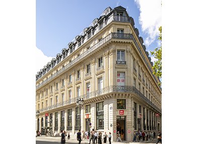 フランス：パリ オペラ店（グローバル旗艦店）